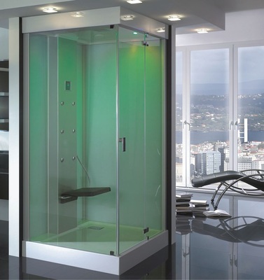 2 in 1: Mit Sense Ease stellt ­Hoesch eine Kombination Dampfbaden und Duschen vor — inklusive Massage und Lichttherapie.