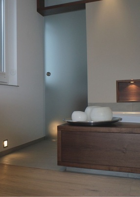 Verschiedene Lichtquellen sorgen für Atmosphäre und Inszenie-rungen.