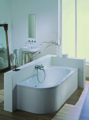 Objekte mit abgerundeten Ecken wie bei dieser Bette Pur wirken zierlicher und bieten keine Stoßkanten.