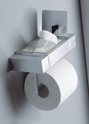 7 Für die Liebhaber von Feuchtpapier ist im Papierhalter von Emco eine Halterung integriert. So wird die übliche und nicht unbedingt schöne Plastikdose ins Aus befördert.