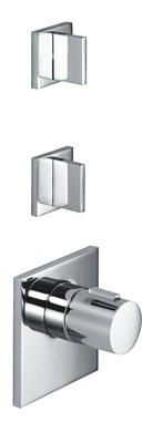 11 Easy going mit Thermostatarmatur Dornbracht Mem. Durch die zwei getrennten Absperrventile erkennt man sofort, welcher Griff welche Funktion hat und bedient die für sich gewünschte Wasserversorgung ohne vorheriges Studium einer Bedienungsanleitung.