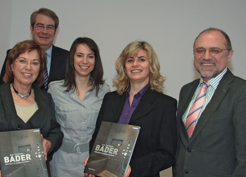 Stellten das neue Badbuch vor: Brigitte Beuttenmüller, Jens Wischmann, Anja Beuttenmüller, Angelika Brüßel und Gerhard Beuttenmüller (v.l.).