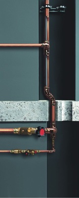 6 Durch die Rohr-in-Rohr-Warmwasserzirkulation “Smartloop“ sinken die Investi­tions­kosten um ca. 20 % und die Wärmeverluste um 20—30 %.