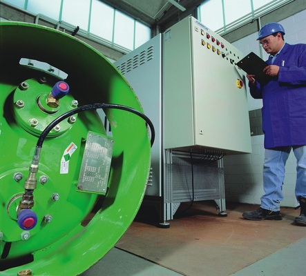 Bis 2015 darf noch ­recyceltes R22 zum Nachfüllen verwendet werden. Dieses wird in speziellen Anlagen, wie bei der Westfalen AG, aufbereitet. - © Westfalen AG
