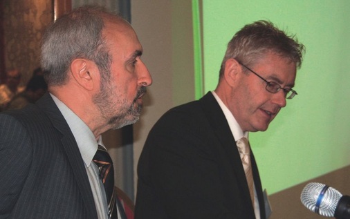 Haupt- und Ehrenamt: Der ÜWG-Vorsitzende Siegbert Simon (l.) und Geschäftsführer Matthias Anton informierten über die wichtigsten Änderungen.