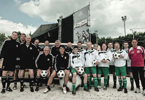 Über 2500 Besucher waren ins Ellwanger Waldstadion gekommen, um die DFB-Allstars und die Meisterkicker von Dürr & Pfeil zu sehen.