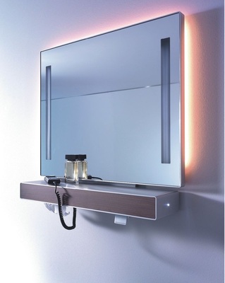 Indirektes Licht leuchtet das Gesicht gleichmäßig und schattenlos aus, ohne zu blenden.