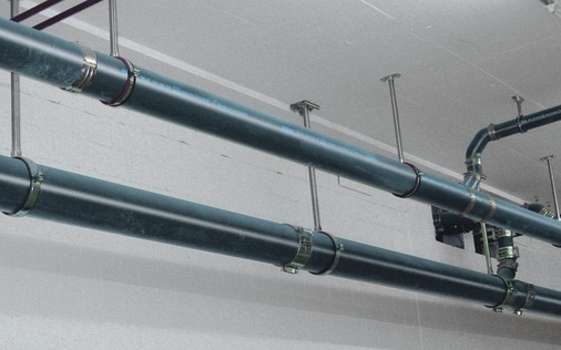 3 Gusseiserne Abflussrohrsysteme mit Sonderbeschichtung sind zum Ableiten von fetthaltigen Abwässern geeignet. - © Düker
