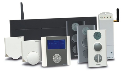 Die Uponor Einzelraumregelung mit Dynamischem Energie Management (DEM) sorgt für gleichmäßige Wärmeverteilung.