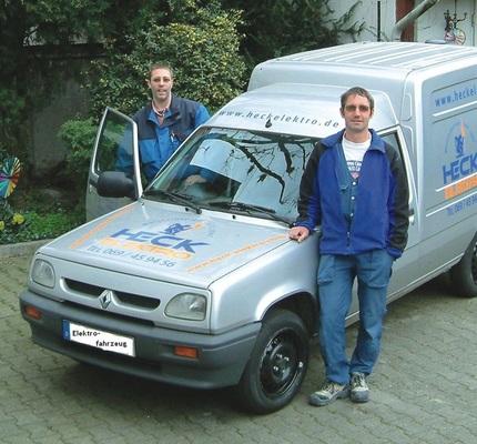Die beiden Inhaber Alfons (links) und Andreas Heck der Heck Elektro GbR in Frankfurt.