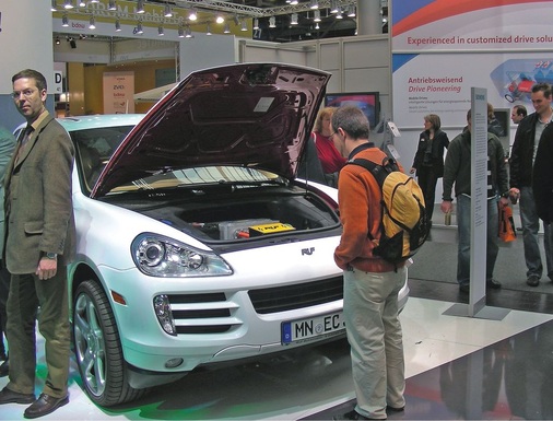 Auf der Hannover Messe Energy waren batteriegetriebene Fahrzeuge omnipräsent. Die Brennstoffzelle ist eher als Stromaggregat für andere Anwendungen gefragt. - © Wolfgang Schmid
