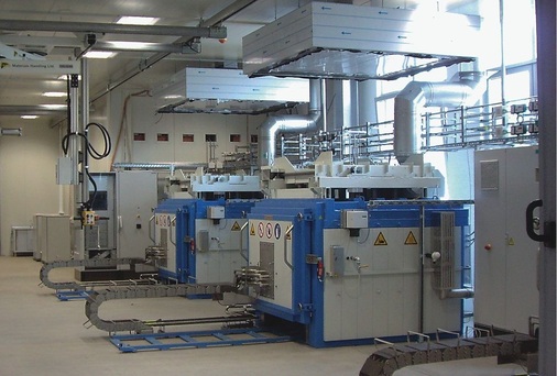 Sinteröfen im CFCL-Werk in Heinsberg. Die ­aktuelle Kapazität von derzeit 10000 Stacks pro Jahr kann auf 160000 Stacks erweitert werden.