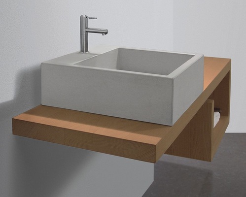 Sehr ursprünglich und auf das wirklich Not­wendige reduziert — so präsentiert sich das neue Beton-Aufsatzbecken Alea von Hightech.