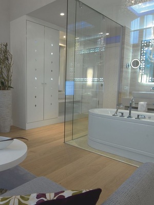 Statt Mauern wurden Glaswände als akustische und klimatische Trennung eingesetzt.