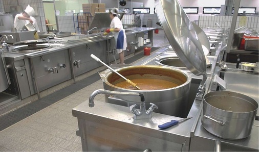 Bodenentwässerungen in Großküchen sind für jedes Installationsunternehmen eine ­Herausforderung.