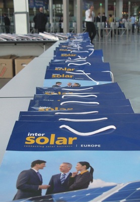 Während sich die Vertreter der Photovoltaikbranche auf der Intersolar in München mit zufriedenen Gesichtern zeigten, bliesen Vertreter der Solarthermie eher Trübsal. - © Europressedienst
