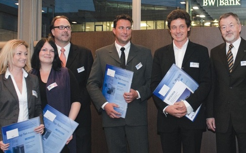 In der Kategorie „Bad kleiner als 9 m2“ siegten Hans Jakel (2.v.r.) und Ivica Varivoda. Marion Kuschel (l.) und Thilo Dreyer sowie Andrea Stark und Ralf Klein wurden mit Top-10-Platzierungen für ihre außergewöhnlichen ­Leistungen geehrt.