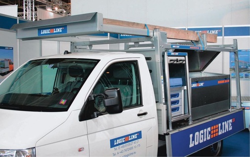 Ladungssicherung auf der Pritsche: Die wetterfesten Tragsysteme und verschließbaren Boxen machen professionelles Arbeiten möglich.