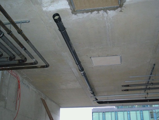 Ruhe ist gleichbedeutend mit Komfort und eben auch in einem Luxushotel ein Luxusgut. Dementsprechend hoch sind die Anforderungen an das Abwassersystem.