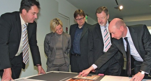 Thomas Dulas (Alape) , Innenarchitektin Nicola Stammer, Designer Frank A. Reinhardt, Franz Kook (Duravit) und Andreas Dornbracht (v. l.) hatten letztlich die Qual der Wahl.