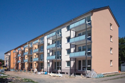 Die städtische Wohnungsbau GmbH Göttingen will im nächsten Jahr weitere Wohnungen so wie dieses Haus sanieren, das jetzt einen Primärenergiebedarf von nur noch 50 kWh/m²a hat.