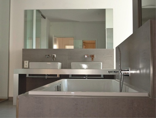 Das ganze Bad für 22000 Euro: Hier der Blick auf die Starck-3-Becken von Duravit