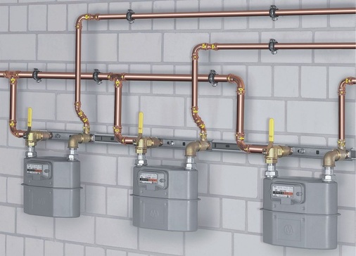 Metallrohre wie Kupfer sind das klassische Material für die Erstellung von Gas-Installationen. Seit drei Jahren kommen auch Kunststoffrohre in Frage.