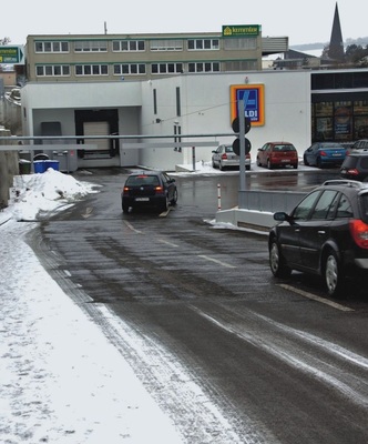 Die Freiflächenheizung FFH 300 von AEG Haustechnik sorgt für eine schnee- und eisfreie Zufahrt in der kalten Jahreszeit.