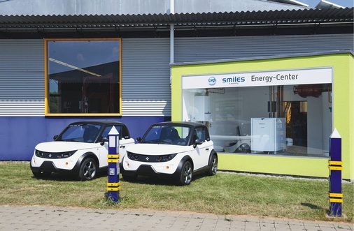 Bei der Smiles AG im unterfränkischen Städtchen Aub ist ein Mini-BHKW ausgestellt, das für Elektrofahrzeuge Strom erzeugt.