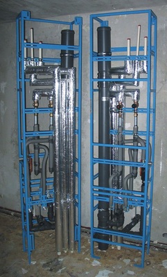 Industriell vorgefertigte Trockenbau-Register werden auf Maß gefertigt und nach einem zuvor definierten Zeitplan auf die Baustelle geliefert.