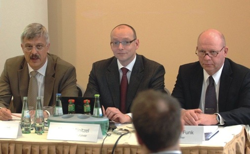 6 “Der Haushaltstyp bestimmt was machbar ist“: (v.l.) Werner Willmes (Geschäftsführer der IEU), Michael Neitzel (InWIS- Geschäftsführer) und IEU-Sprecher Bernhard Funk.