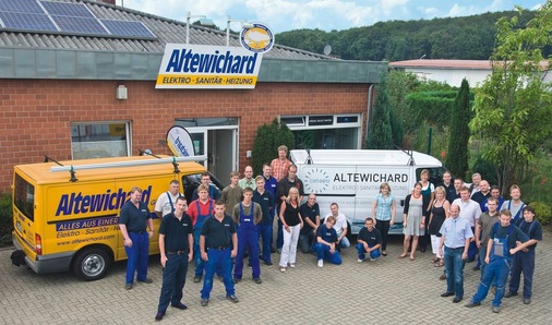 Der alte und der neue Auftritt des Unternehmens im Vergleich auf den Fahrzeugen. Auch im Internet findet sich unter www.altewichard.com das Celseo-Logo ganz vorne.