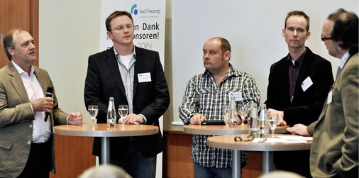 Im Rahmen einer Talkrunde präsentierten Ludger Wübbelt (v.l.) , Stefan Bahlmann, Jörg Wöhrle und Dirk Windmüller ihre praxiserprobten Erfolgsrezepte und stellten sich den Fragen von SBZ-Chefredakteur Dirk Schlattmann.