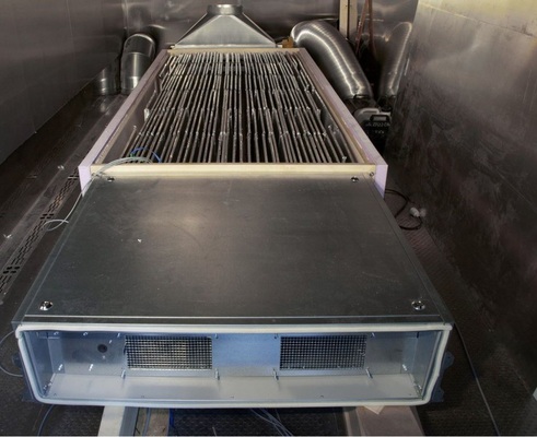 Der PCM-Speicher in Kombination mit einem Luftbehandlungsgerät — hier in einem Laborversuch — wurde in Kooperation mit Emco Klima zusammengestellt.