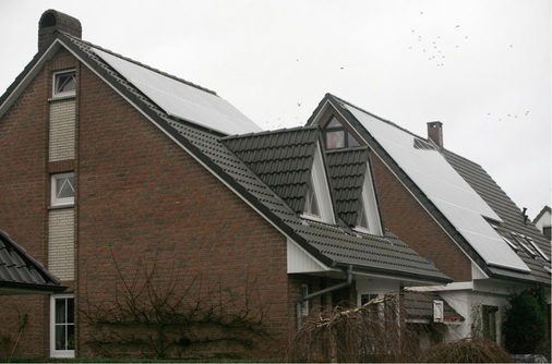 Diese Anlagen produzieren seit Januar 2008 Gleichstrom, der mit Strangwechselrichtern der Solarmax-S-Serie in netzkonformen Strom umgewandelt wird.