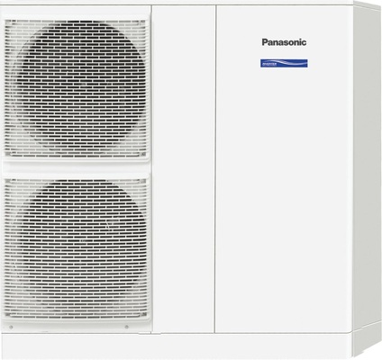 Die Aquarea-Wärmepumpen gibt es in Splitausführung und als Kompaktgerät wie hier im Bild. Für die Kompaktversion ist keine Kältemittelverrohrung erforderlich.