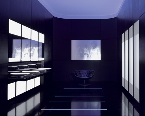 7 Mystisch zeigt sich diese Waschtischanlage. Dieser Besuch hat bestimmt positive Auswirkungen auf einen Geschäftsabschluss.