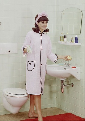 Selbst noch so gepflegte Gäste-WCs aus den 60ern gehören mittlerweile saniert. Oft fehlt nur der Anstoß.