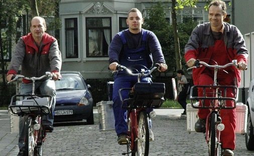 Aktives Marketing: der radelnde Installateur Theodor Röhm (rechts) und seine Kollegen.