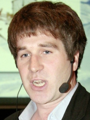 Clemens Kling referierte zum Thema Knack- und Knistergeräusche bei Metalldächern.