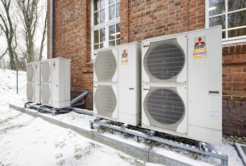 Die vier als Kaskade verschalteten Zubadan-Wärmepumpen laufen überwiegend an ihrem optimalen Betriebspunkt zwischen 30 und 70% Leistung.