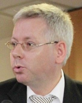 Dipl.-Ing. Joachim Diede von KSB referierte zum Thema Temperaturregelung im Heizkreis.