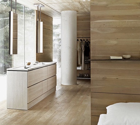 5 Ein Waschplatz vor der Fensterfront als Bindeglied zwischen Schlafzimmer, Ankleide und Bad.