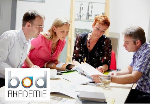 Planung: Die Bad-Akademie bildet den gesamten Beratungs-, Gestaltungs-, Verkaufs- und Management­prozess ab — etwa bei ­einer Badrenovierung ­inklusive der umfassenden Kunden­betreuung.