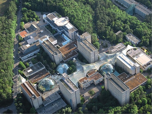 Rhön-Klinikum: Referenzbeispiel für die Löschwasserversorgung einer ausgedehnten Liegenschaft nach dem Realdruckverfahren über nur eine Druckerhöhungsanlage. - © Rhön-Klinikum
