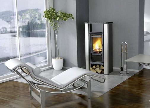 Auch in luftdichten Gebäuden sind Kaminöfen als ­Zusatzheizung möglich, wenn sie — wie der Blueline 4W RLU von Buderus — über eine entsprechende Zulassung verfügen.