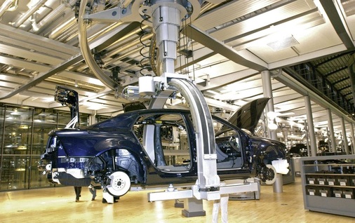 In der gläsernen Manufaktur in Dresden für den VW Phaeton sorgen Kühl-Heizflächen von Best für gleichmäßige Temperaturen.