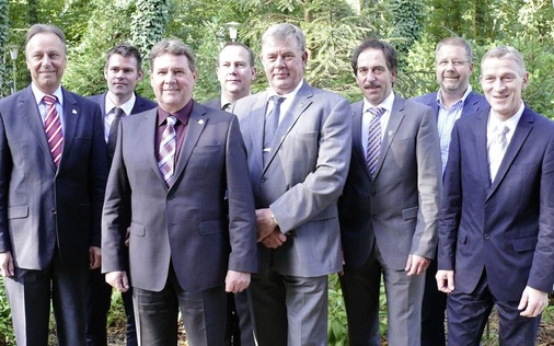 Der Vorstand des Fachverbandes SHK NRW (v.l.): LIM Hans-Joachim Hering, Ulrich ­Grommes, Dieter Jansen, Wilfried Dahlmanns, Norbert Borgmann, Karl-Hermann Richter, Bernd Schöllgen und Dieter Tscharntke.