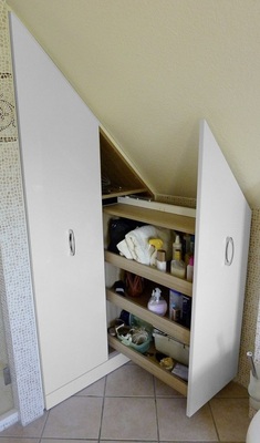 9 Auszüge unter Dachschrägen nutzen jeden sonst verschenkten Raum und ermöglichen eine gute Bedienbarkeit.