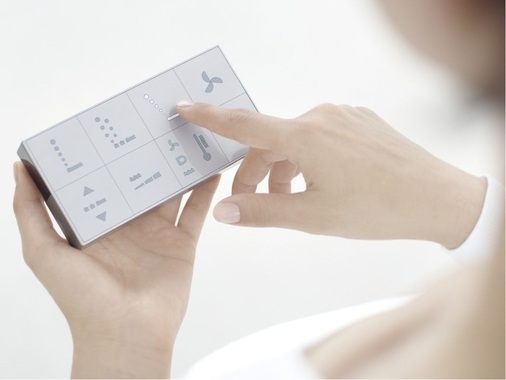 Philippe Starck entwickelte in Zusammenarbeit mit dem Duravit-Entwicklungsteam eine innovative und einfache Fernsteuerung für die zahlreichen Funktionen des Dusch-WC SensoWash.